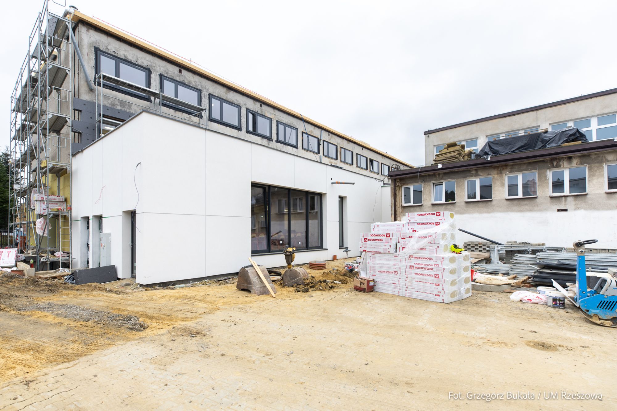 zdjęcie z terenu budowy rzeszowskiej szkoły Podstawowej nr 21 przy ul. Miodowej, fot. Grzegorz Bukała, Urząd Miasta Rzeszowa